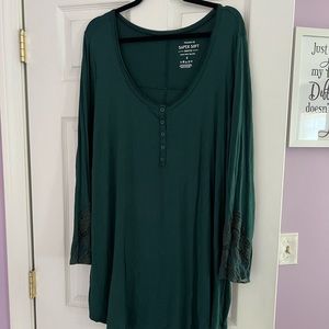 Torrid Size 3 Green Henley